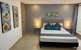 Hotel 12 Nights